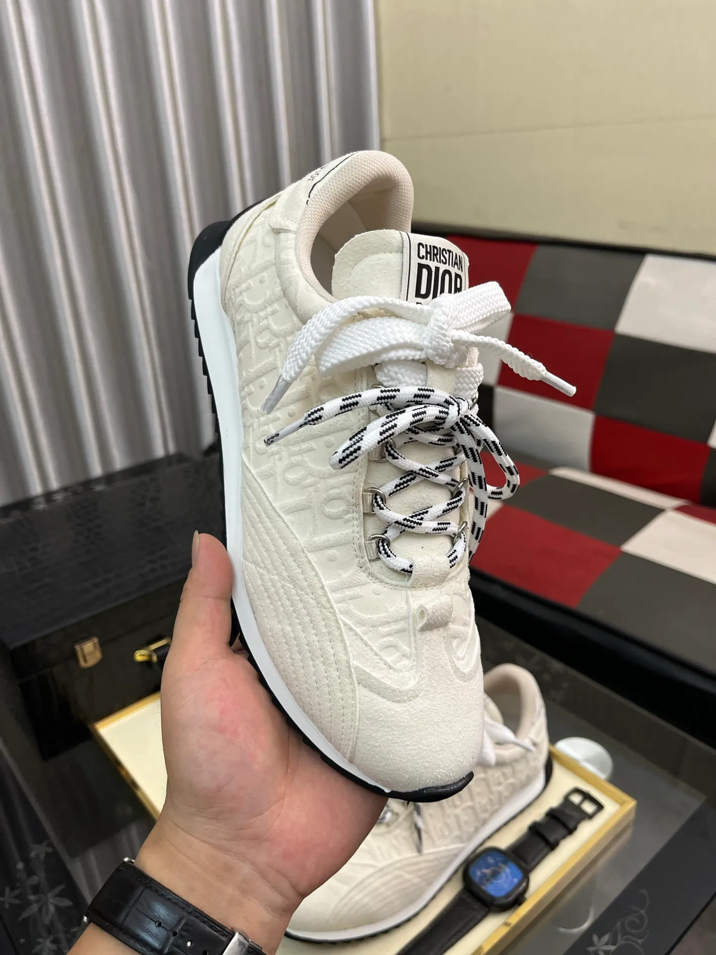 Men's shoes 💰500⌚️⌚️Dior original quality.~ Unique modern style sneakers. 🏃A must-have casual shoe for trendy men😍😍 Original brand imported from Italy, imported original leather, sheep lining (refuses to discolor and grind feet) Sole: Original sole provided by the original factory, French lazy style design ⚠️Fit to the feet, original quality, super comfortable original sole. Just like shooting the real thing 🎬The real thing is better Code number: 38-446️⃣Colors available